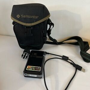VuPoint Model DVDA 1VP Camcorder And Case